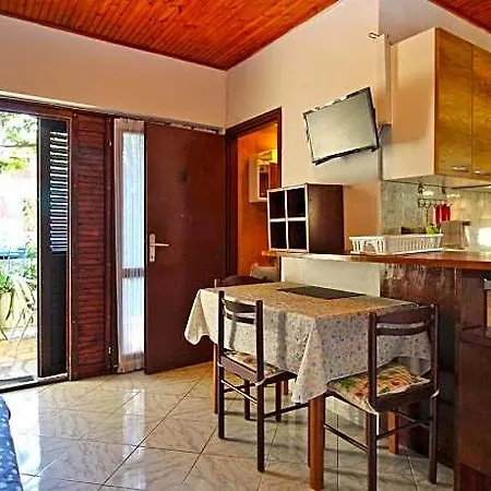 Hotel 1057 4*