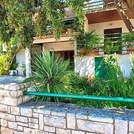 1057 Hotel 4*